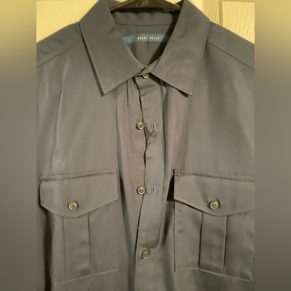 Men’s Perry Ellis Shortsleeve Men’s Double Pocket Navy Buttonup Shirt - Picture 3 of 3